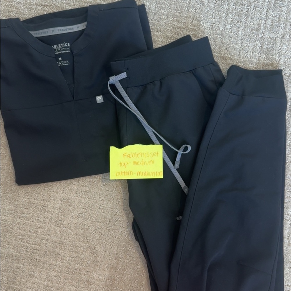 FABLETICS Black Scrub Set
